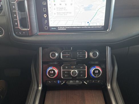 Used 2023 GMC Yukon Denali Ultimate AWD/4WD image 11