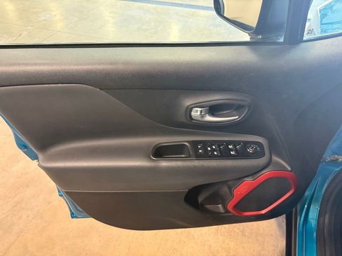 Used 2020 Jeep Renegade Trailhawk w/ Cold Weather Group AWD/4WD image 13