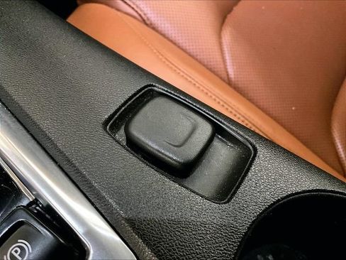 Used 2016 Chevrolet Camaro LT RWD image 31