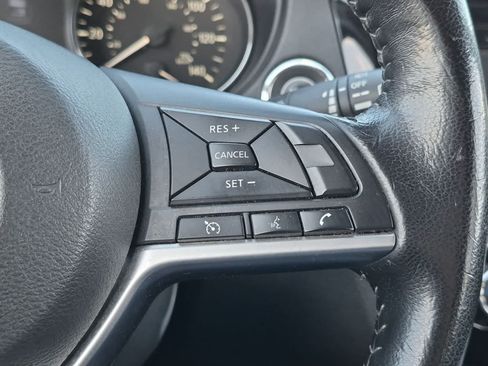 Used 2020 Nissan Rogue SV FWD image 23