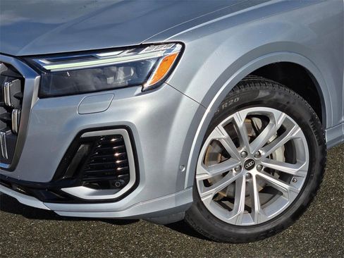 Certified 2025 Audi Q7 3.0T Premium Plus image 9