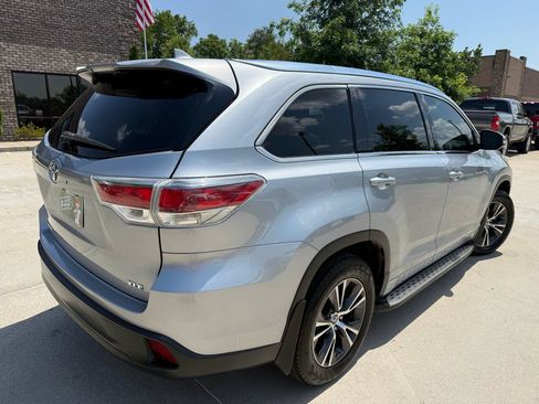 Used 2016 Toyota Highlander XLE FWD image 4