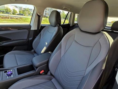 New 2025 Volkswagen Tiguan SE image 20