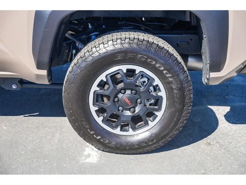 Used 2026 Toyota Tacoma TRD Off-Road w/ TRD Off Road Upgrade Package AWD/4WD image 10