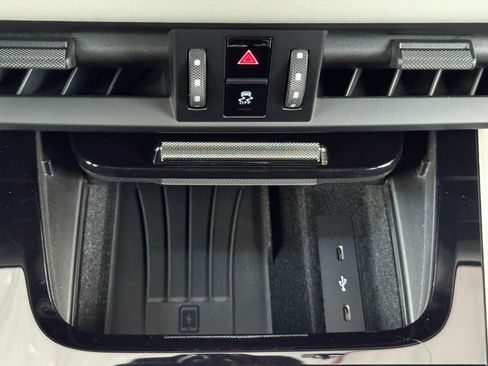 Used 2025 Porsche Cayenne AWD/4WD image 34