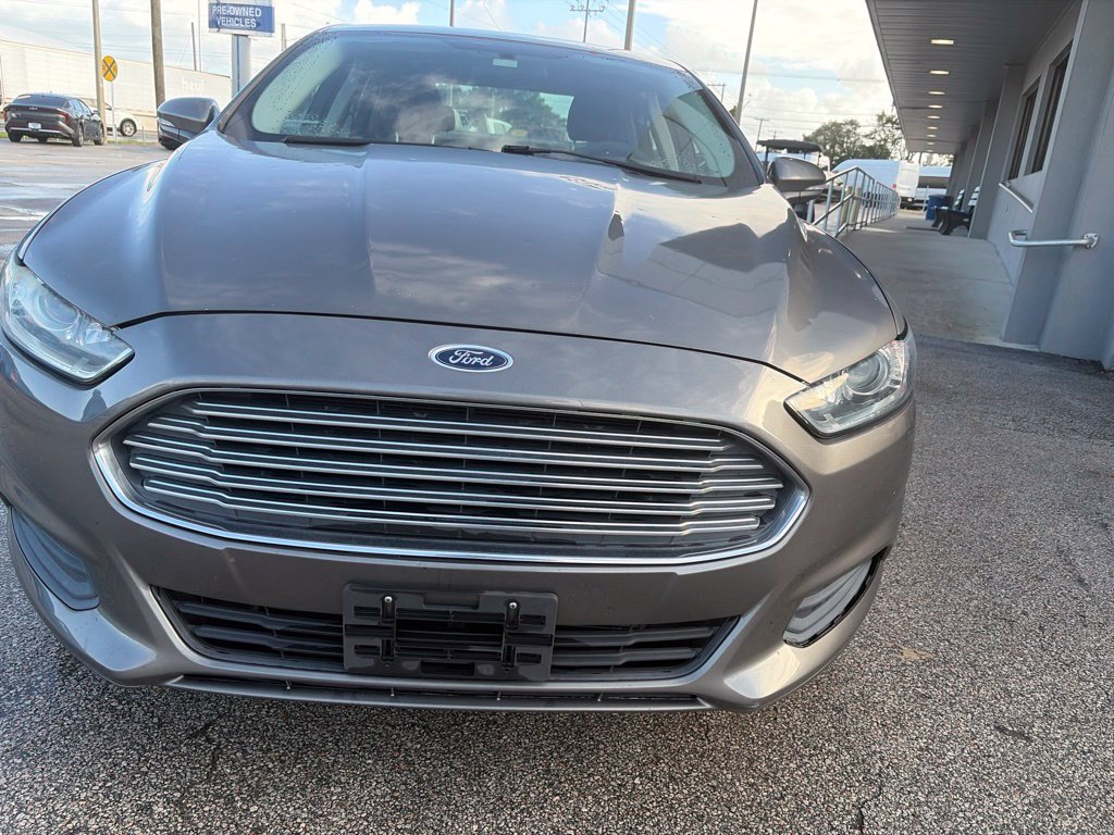 Used 2013 Ford Fusion SE FWD image 2