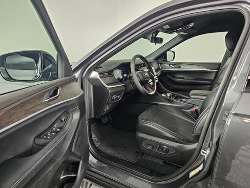 New 2026 Jeep Grand Cherokee Altitude image 21