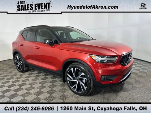 Used 2021 Volvo XC40 T5 R-Design w/ Protection Package Premier image 1