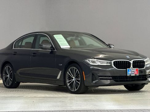 Used 2023 BMW 530e w/ Convenience Package image 6