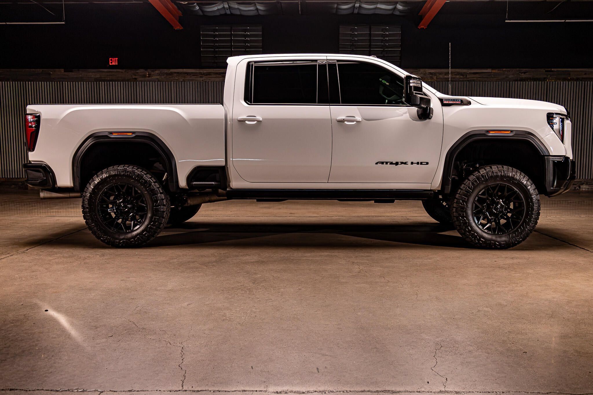 Used 2024 GMC Sierra 2500 AT4X AWD/4WD image 10