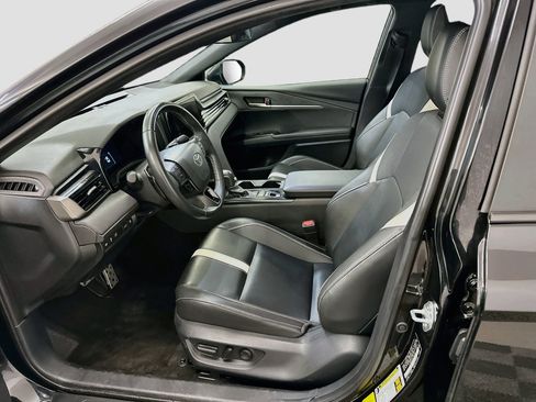 Used 2025 Toyota Camry SE FWD image 13