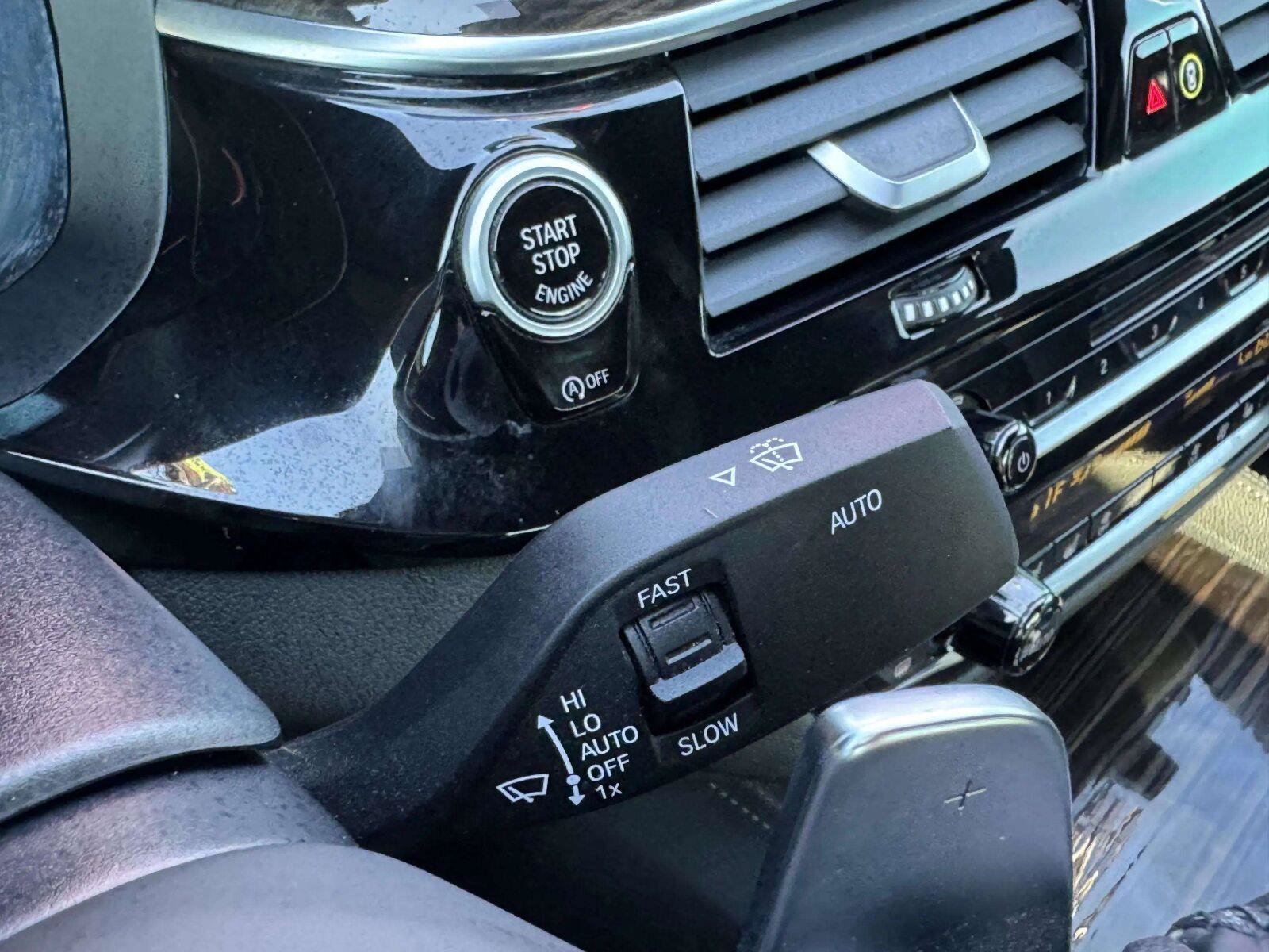 Used 2019 BMW M550i xDrive AWD/4WD image 17
