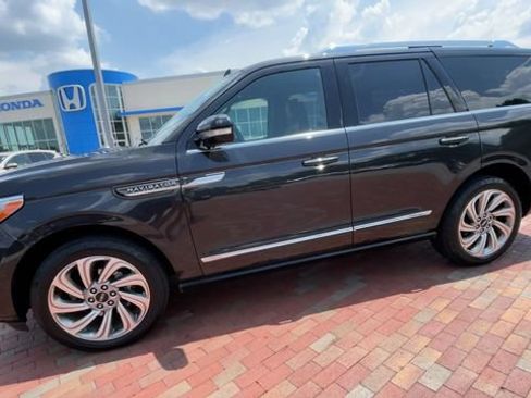 Used 2022 Lincoln Navigator Reserve AWD/4WD image 6