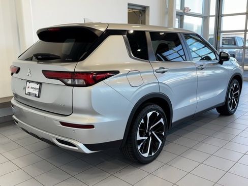 Used 2024 Mitsubishi Outlander SE image 36