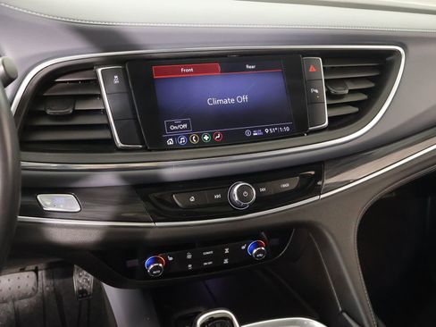 Used 2020 Buick Enclave Essence image 5