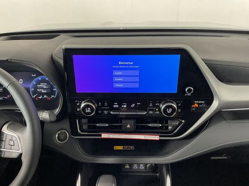 New 2026 Toyota Highlander Platinum image 12