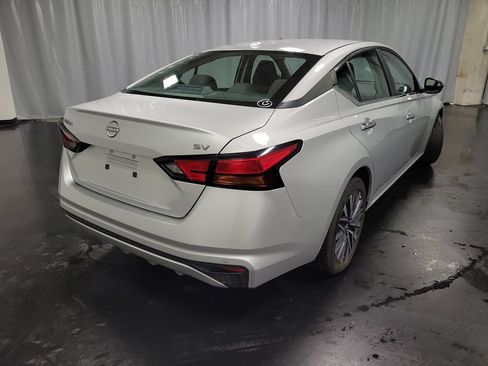 Used 2024 Nissan Altima 2.5 SV FWD image 8