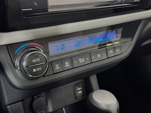 Used 2014 Toyota Corolla L image 15