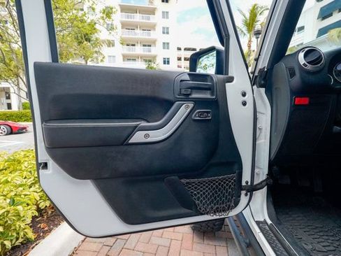 Used 2016 Jeep Wrangler Unlimited Rubicon AWD/4WD image 52