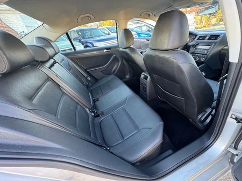 Used 2011 Volkswagen Jetta SE image 18