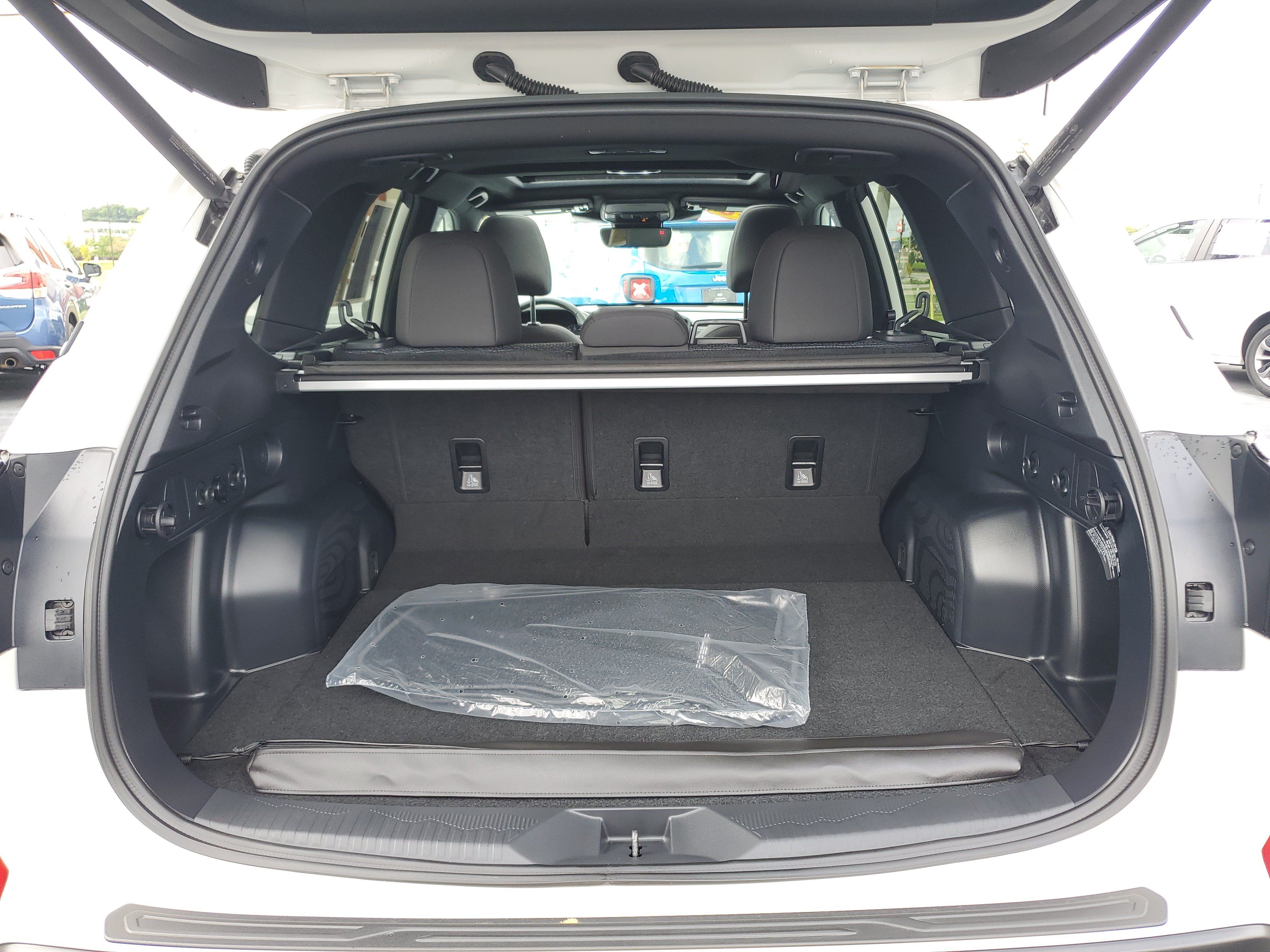 Certified 2026 Subaru Forester Premium w/ Base/Premium Plus Package AWD/4WD image 8