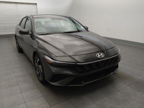 Used 2025 Hyundai Elantra Sport FWD image 13
