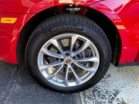 Used 2025 Porsche Macan image 15