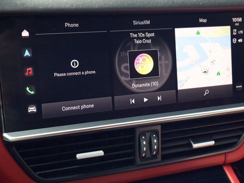 Certified 2023 Porsche Cayenne Platinum Edition image 17