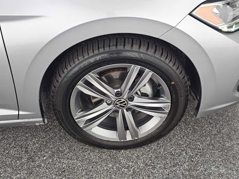 Used 2024 Volkswagen Jetta SE FWD image 9