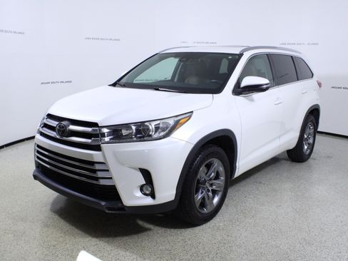 Used 2017 Toyota Highlander Limited image 4