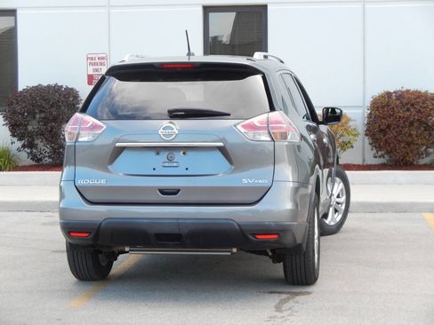 Used 2015 Nissan Rogue SV image 16