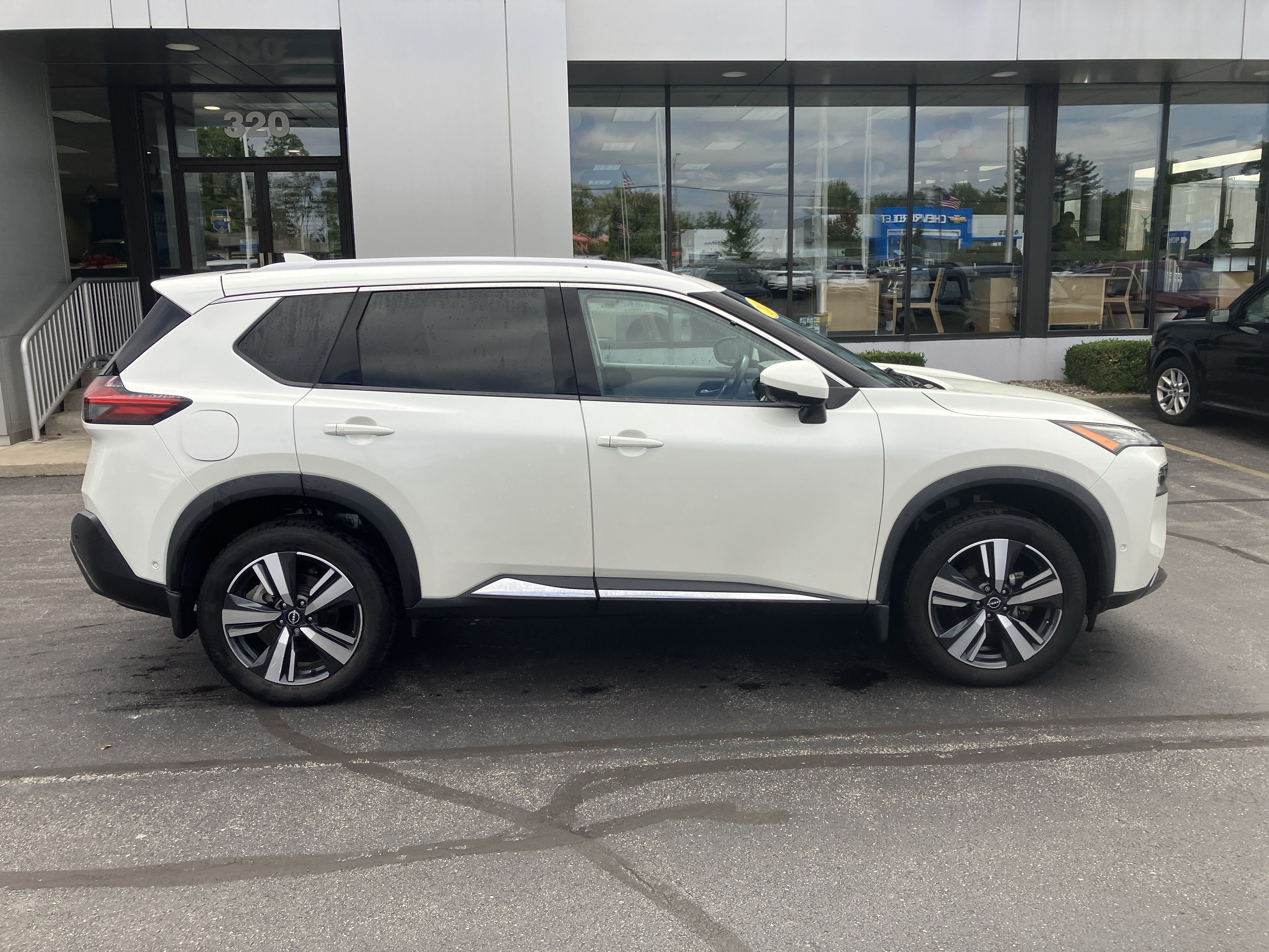 Used 2023 Nissan Rogue SL w/ SL Premium Package AWD/4WD image 7