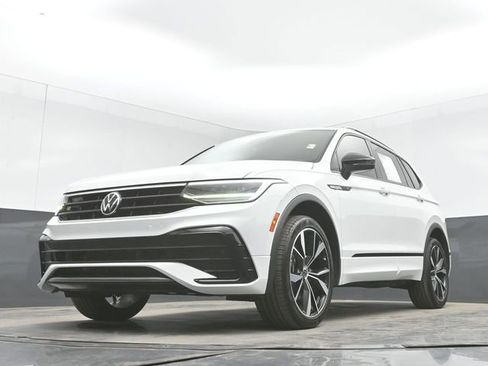 Used 2022 Volkswagen Tiguan SE R-Line FWD image 42