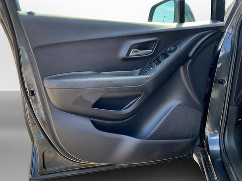 Used 2019 Chevrolet Trax LT image 25