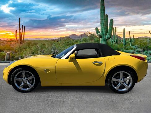 Used 2009 Pontiac Solstice Convertible w/ Premium Package image 6