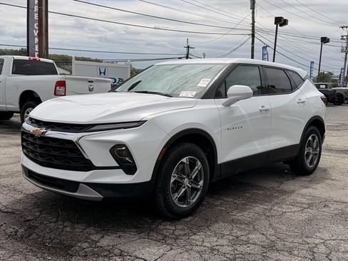 Used 2025 Chevrolet Blazer LT AWD/4WD image 9