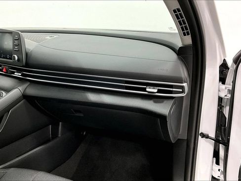 Used 2026 Hyundai Elantra SE FWD image 10