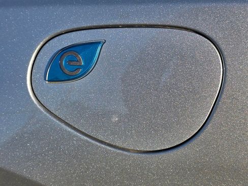 Used 2021 Chrysler Pacifica Touring-L image 36