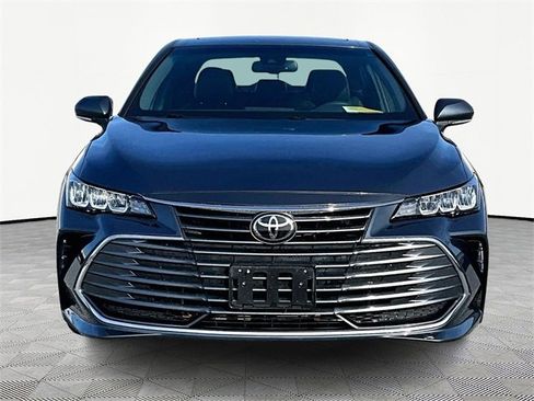 Used 2022 Toyota Avalon XLE image 2