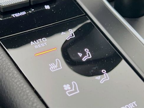 New 2026 Porsche Macan image 23