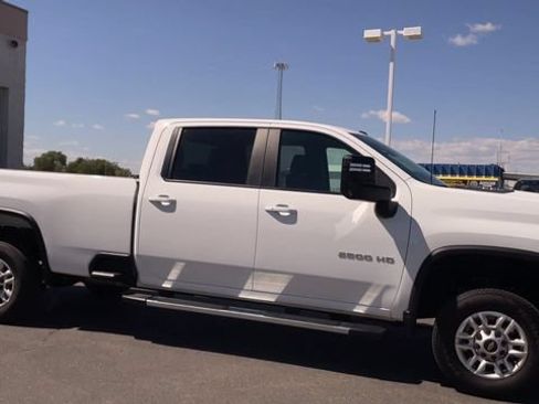 Used 2025 Chevrolet Silverado 2500 LT w/ Convenience Package AWD/4WD image 3