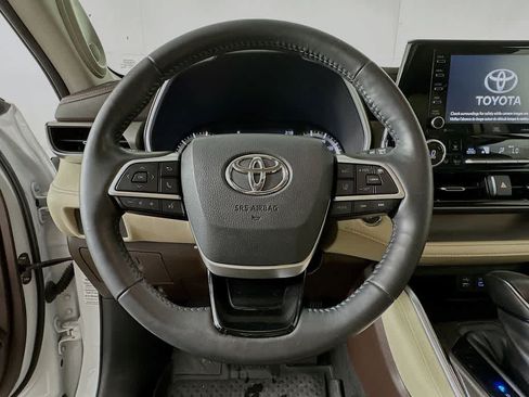 Used 2022 Toyota Highlander Limited AWD/4WD image 16