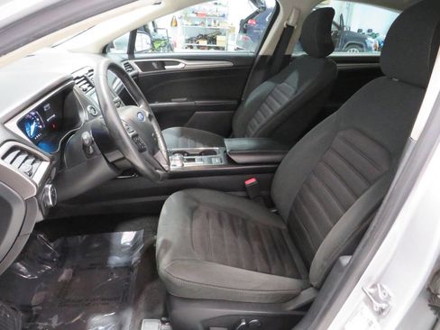 Used 2018 Ford Fusion SE image 12