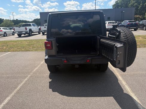 Used 2020 Jeep Wrangler Unlimited Sahara AWD/4WD image 19