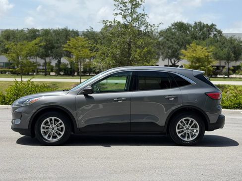 Used 2022 Ford Escape SE w/ Convenience Package FWD image 10