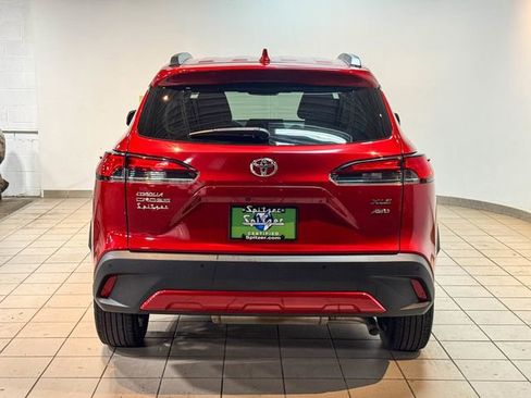 Used 2022 Toyota Corolla Cross XLE w/ Convenience Package image 10
