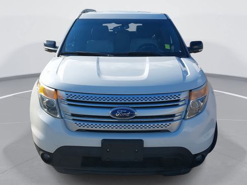 Used 2013 Ford Explorer XLT image 2