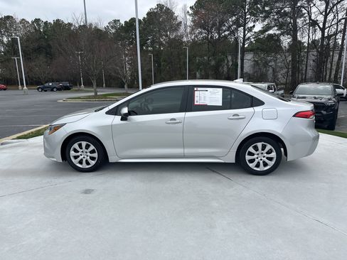 Used 2024 Toyota Corolla LE image 7