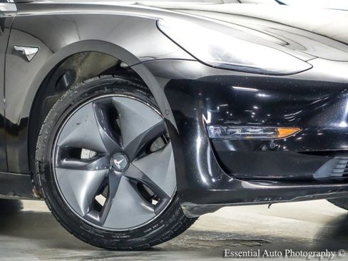 Used 2019 Tesla Model 3 Standard Range image 3