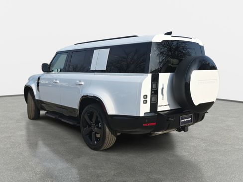 New 2026 Land Rover Defender 130 X-Dynamic SE image 7